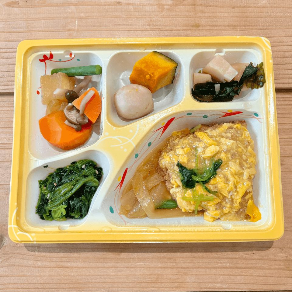 カツの卵とじ風とおかず3種